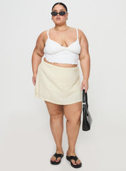 Greyer Top White Curve