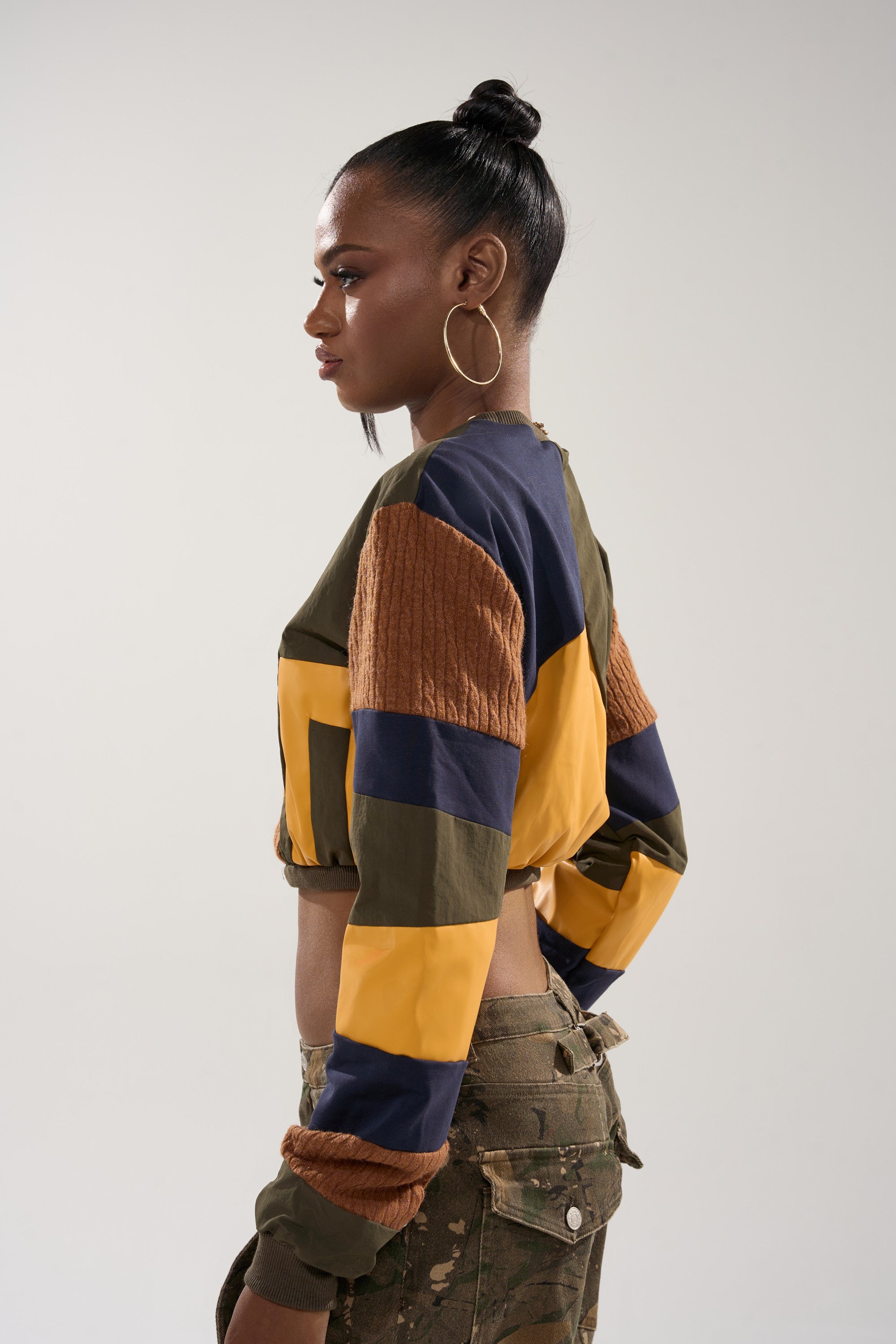 DORA COLOR BLOCKED CROP SWEATSHIRT