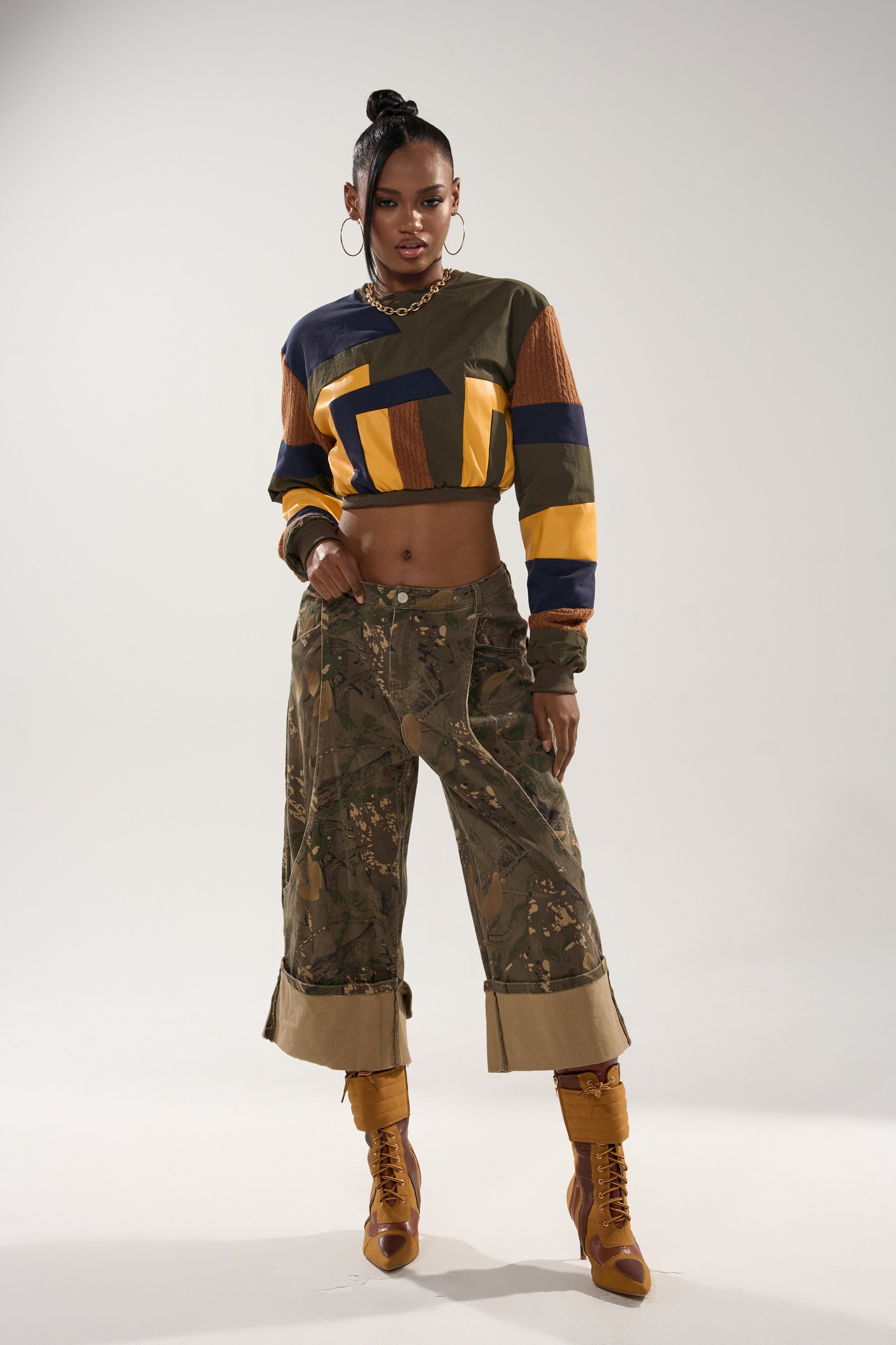 DORA COLOR BLOCKED CROP SWEATSHIRT