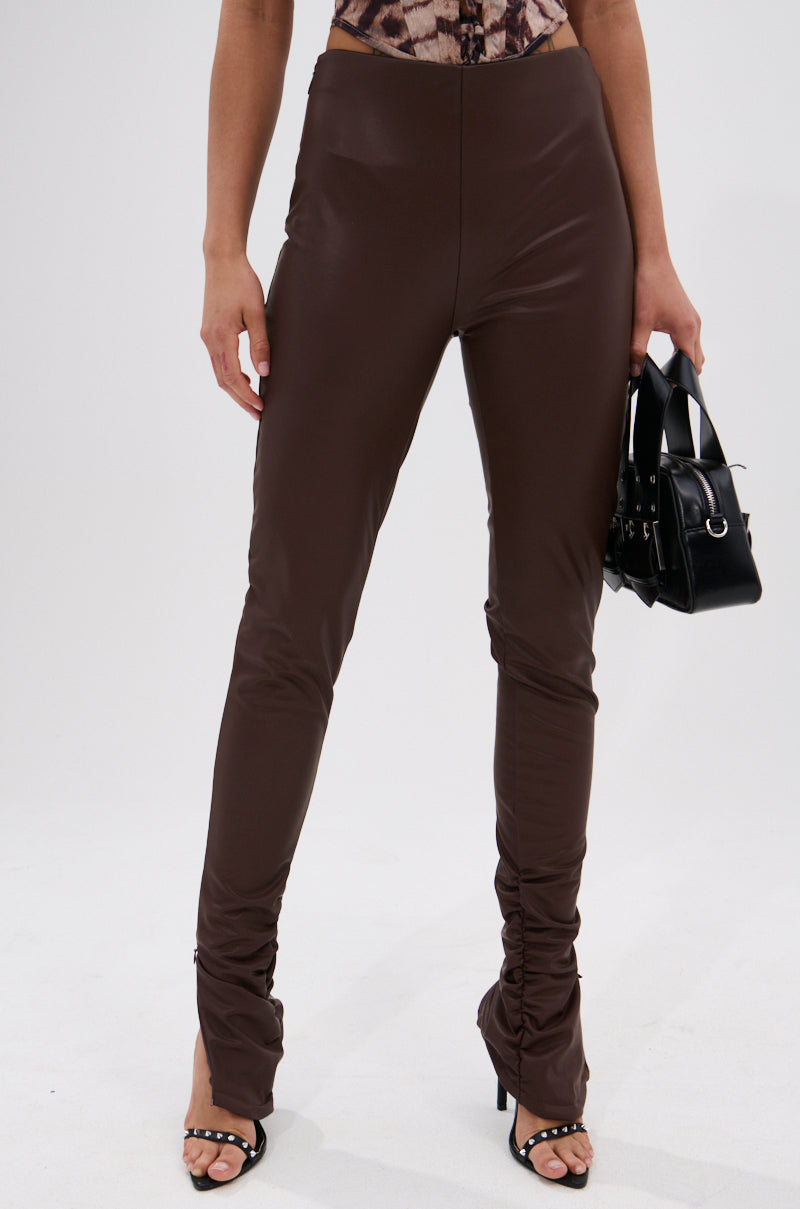 HANGING ON PU RUCHED LEGGING